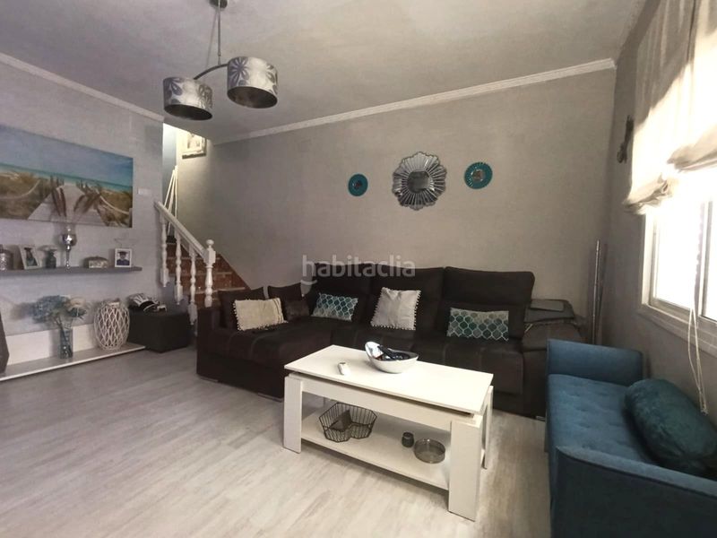 Foto ccf66bfd-eb6b-4478-bf98-9ac11c84bf25. Casa adossada a La Paz Alcalá de Guadaira