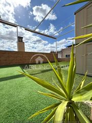 Affitto Attico in Nueva Alcalá. Ático con 50m2 de terraza  todo en una planta