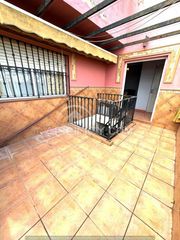 Reihenhaus in Oromana. Casa en planta alta con garaje, ascensor, terraza, patio y azote