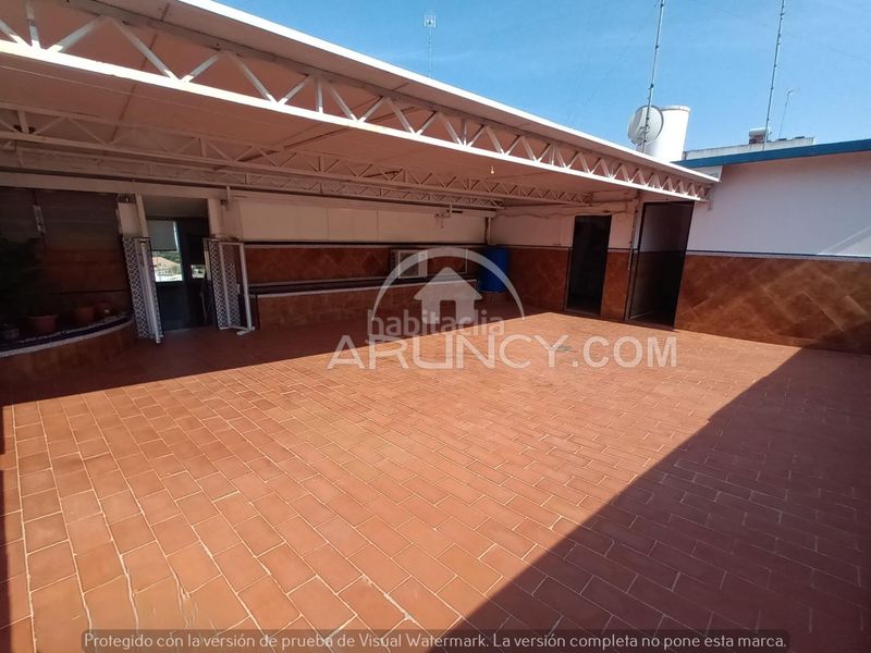 Foto 3076d5ea-b765-43bf-bb64-e1d6ac59604f. Casa amb aparcament a Centro Alcalá de Guadaira