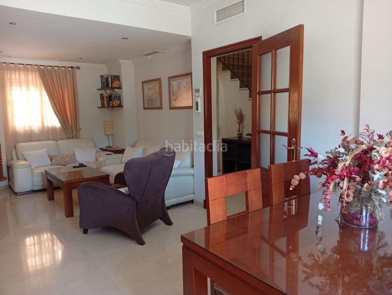 Foto f7b7e79f-ebd0-42ff-a8fa-9863a67d655f. Casa adossada amb calefacció aparcament a Nueva Alcalá Alcalá de Guadaira