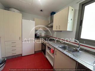 Lloguer Pis a La Paz. Piso de 3 habitaciones, con terraza y garaje incluido. solo pers