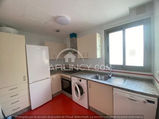 Lloguer Pis a La Paz. Piso de 3 habitaciones, con terraza y garaje incluido. solo pers