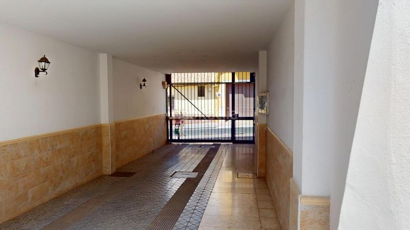 Foto b33c0f50-9754-4418-b058-f33db59efa8f. Casa amb aparcament a Centro Alcalá de Guadaira