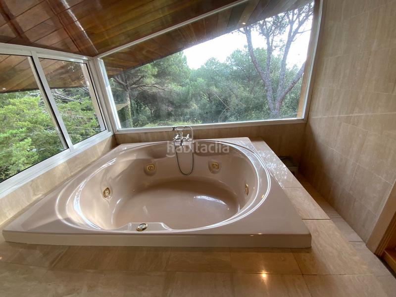 Foto a27e4802-9a39-4ef3-8aaa-1ce345cbf2ea. Casa amb piscina a El Mirador-La Cornisa Sant Andreu de Llavaneres