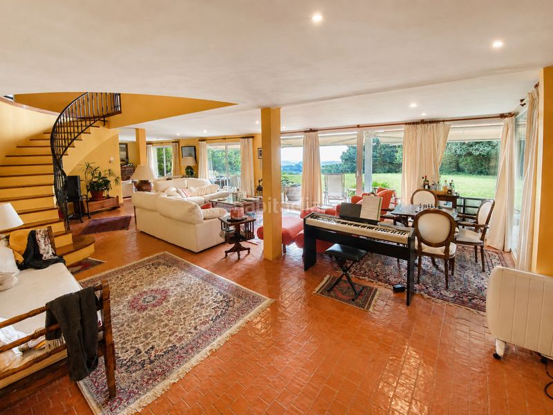 Foto ed5ab221-d426-40b8-b2fd-d19a82bdfb10. Casa amb piscina a El Mirador-La Cornisa Sant Andreu de Llavaneres