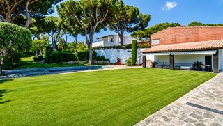 Maison à Urbanitzacions. Un oasis de privacidad y elegancia en el corazón de sant andreu