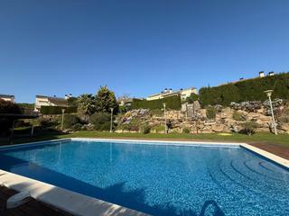 Maison jumele dans El Bals - Can Calella. Fantstico chalet adosado a 3 vientos