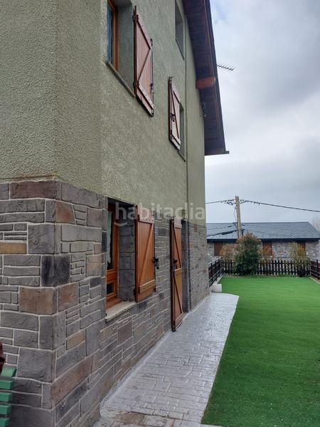 Foto 5b9f955f-cf58-4c5b-94e8-c87de444dcc2. Maison jumelée avec chauffage dans Puigcerdà