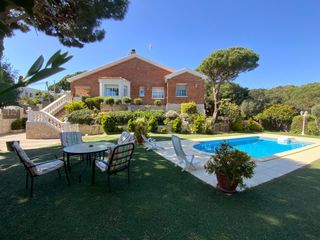Casa en Montalnou - Milans del Bosc. Fant�stico chalet  con piscina y vistas al mar y a la monta�a