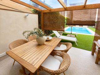Casa a Centre. Fantástico chalet adosado reformado en el centro de llavaneras