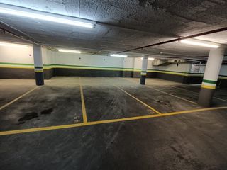 Lloguer Aparcament cotxe a Santalo 10. Parquing varios tamaños