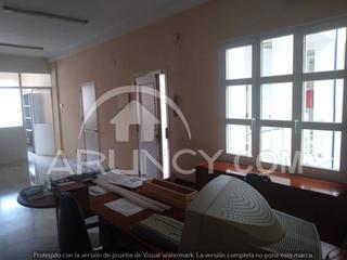 Location Bureau à Ciudad Jardín. Fantástica oficina de 45 metros con despacho independiente en ed