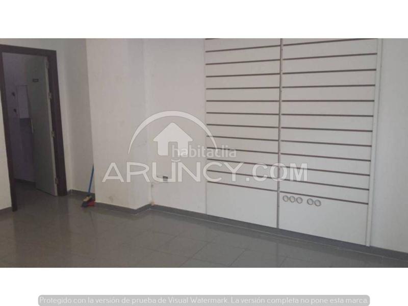 Foto 0a594f0a-62d9-4274-b4cb-d540918a4c47. Location local commercial dans Torreblanca Sevilla