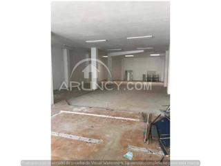 Location Local commercial à Barrio del Nervión. Superf. 194 m², escaparate, gastos comunidad, estado certificaci