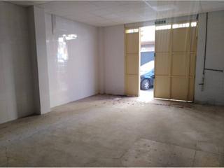 Location Local commercial  Calle de león xiii. Superficie total 72 m², local superficie útil 58 m², estado cons