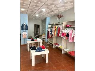 Lloguer Local Comercial  Calle antonio pérez tinao. Local comercial en coría!! muy bien situado!!
superficie total