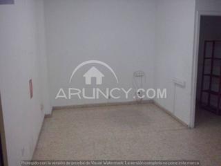 Location Local commercial à El Plantinar - Avda. La Paz - El Juncal. Superf. 32 m², divisiones, escaparate (si de 5 metros), gastos c