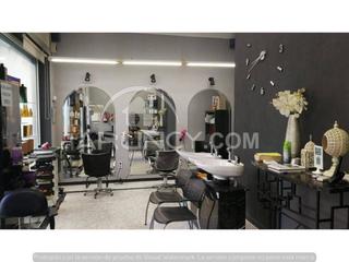 Location Local commercial à Barrio del Nervión. Superf. 36 m², 36 m² solar,  1 aseo, accesibilidad, tipo de nego