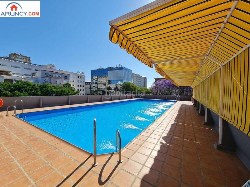 Foto b4eb67b2-c8bb-4520-a194-91fa8d81761f. Lloguer pis amb calefacció piscina a La Buhaira Sevilla