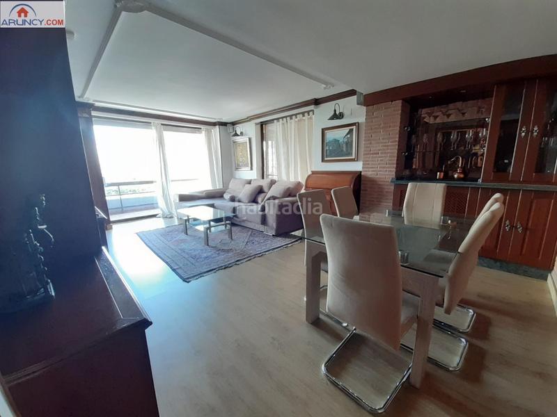 Foto 40ce1555-c604-4dc7-bd95-5fedf324ae19. Location appartement avec chauffage piscine dans La Buhaira Sevilla