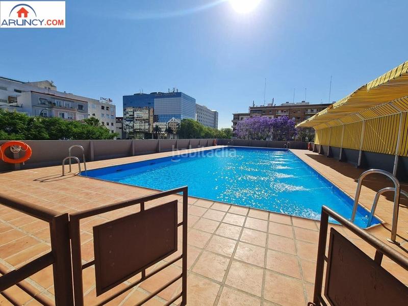 Foto 9b285032-b5c3-47d7-bd60-8983fc513b97. Location appartement avec chauffage piscine dans La Buhaira Sevilla