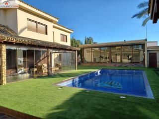 Location Chalet à Torrequinto. Espectacular chalet en una de las urbanizaciones más seguras de