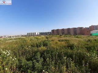 Terreny residencial a Entrenúcleos. Venta de parcela paralela a  la calle campanilla, en la zona de
