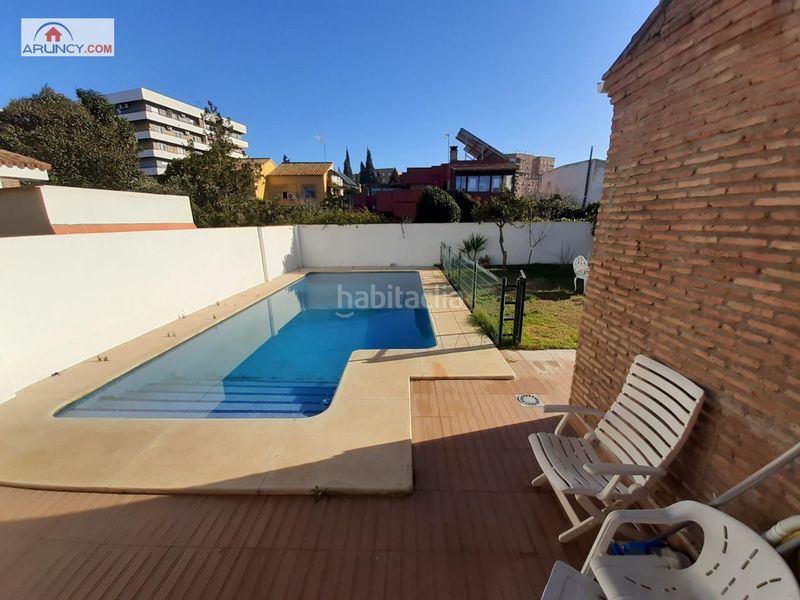 Foto 1f4e0dc7-dc3b-4d19-8c42-7bddd9eeadc6. Xalet amb aparcament piscina a Santa Clara Sevilla