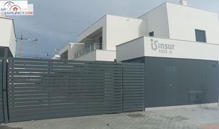 Affitto Casa a schiera in Entrenúcleos. Oportunidad de  bonito chalet adosado y amueblado en urbanizació