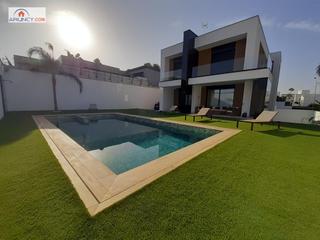 Xalet a Condequinto. Espectacular chalet para comprar en montequintoolivar de quinto