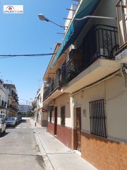 Casa  Calle tres avemarías. Magnífica casa en barriada las lumbreras.