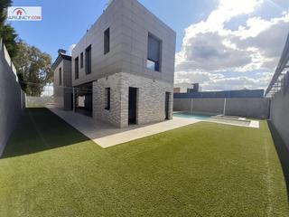 Location Chalet à Olivar de Quintos. Espectacular chalet para alquilar en montequintoolivar de quinto