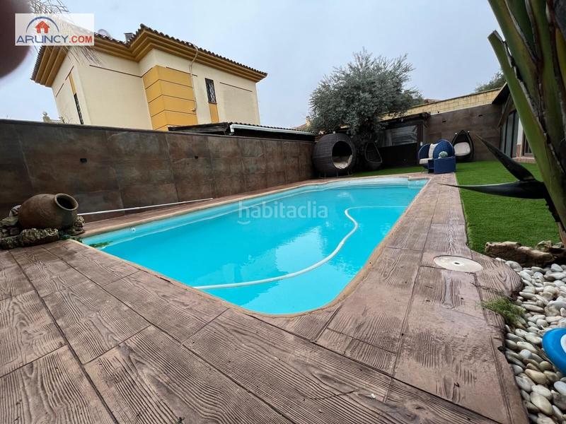 Foto 12600e13-ede6-461e-bd28-e965d31df62e. Xalet amb aparcament piscina a Olivar de Quintos Montequinto
