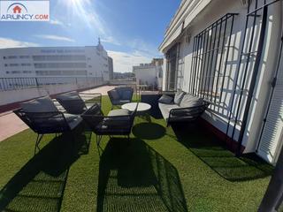 Rent Penthouse in La Buhaira. Espectacular atico en alquiler en pleno nervión reformado con te