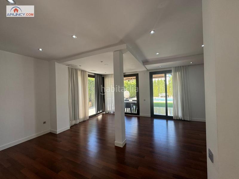 Foto 25504b60-aa1a-43d9-8e09-5d425b95bc30. Chalet mit parking pool in El Zaudín - Club de Golf Bormujos