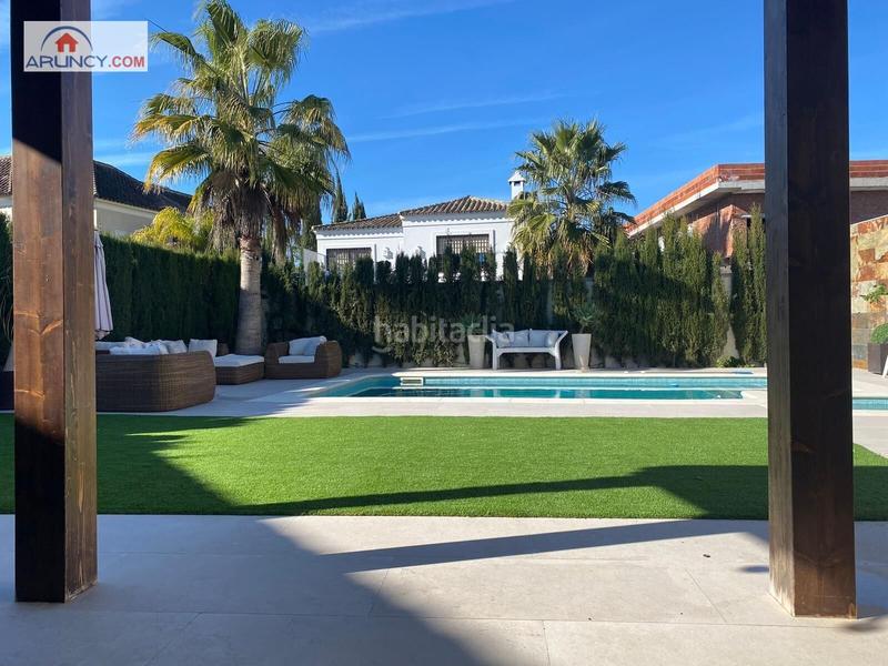 Foto 71c23087-61f8-49bb-ade0-478401e6f676. Chalet mit parking pool in El Zaudín - Club de Golf Bormujos