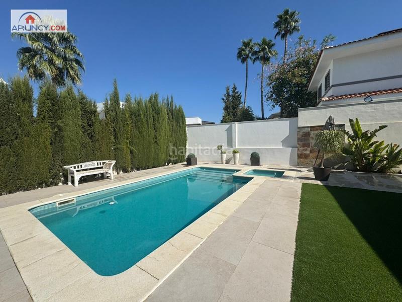 Foto dc93971c-a78f-4bfc-9419-1ba437e92b28. Chalet mit parking pool in El Zaudín - Club de Golf Bormujos