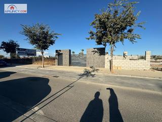 Terreno residencial en Entrenúcleos. Ponemos a la venta 1 parcela junto a la rotonda del hipodromo !!