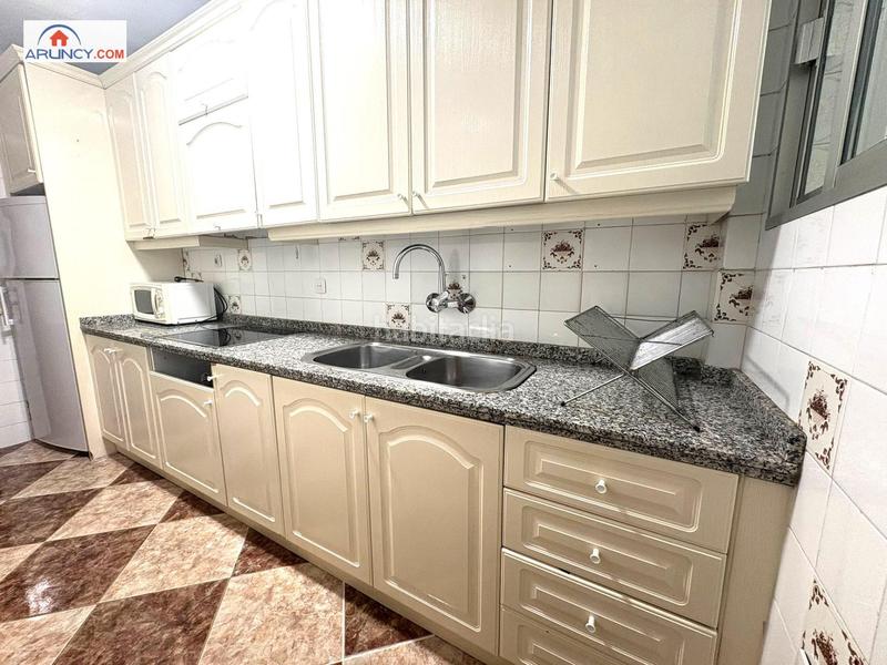 Foto b99b0aa4-6d3f-414d-937c-d84ef9687431. Miete etagenwohnung in La Buhaira Sevilla