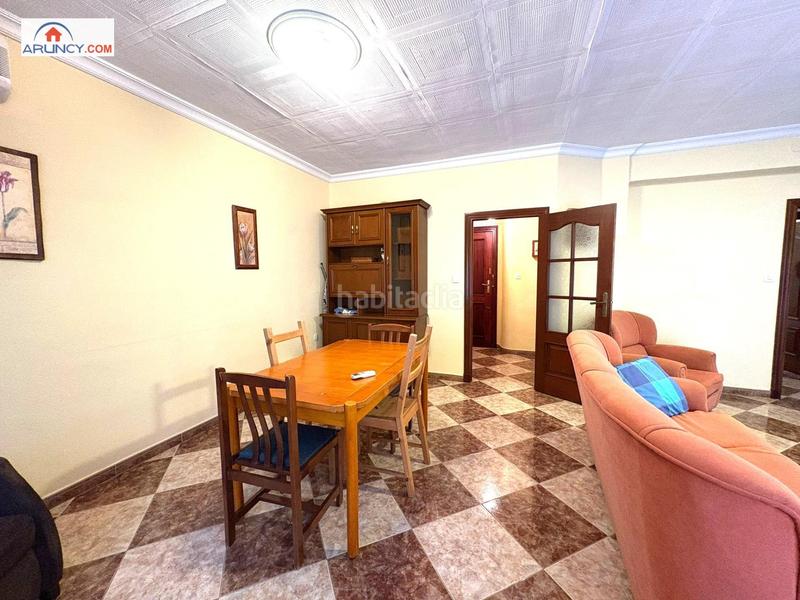 Foto 8c7a0eaa-b715-490b-84c7-fcf197589f92. Rent flat in La Buhaira Sevilla