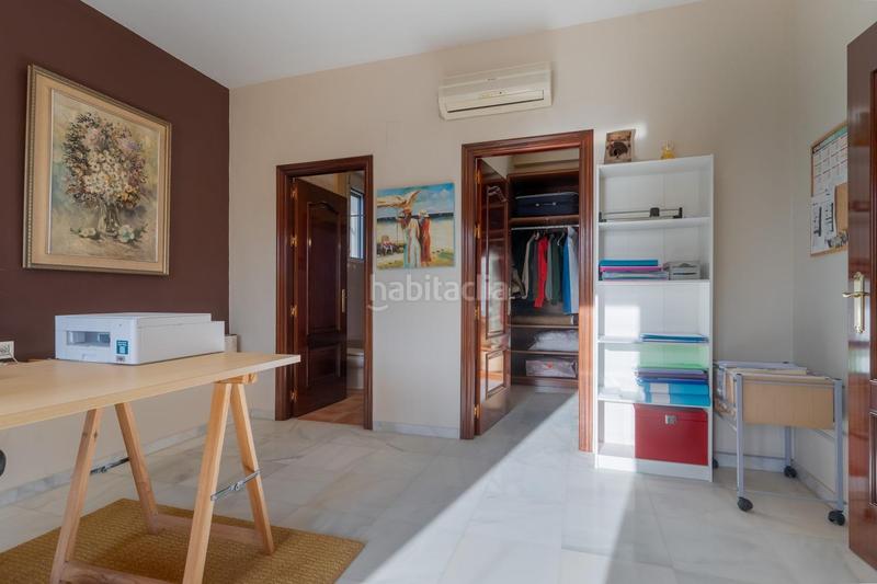 Foto de74f3bf-7c6b-41ad-8e35-d050c57ca302. Chalet with heating parking pool in cerros de Montequinto Montequinto