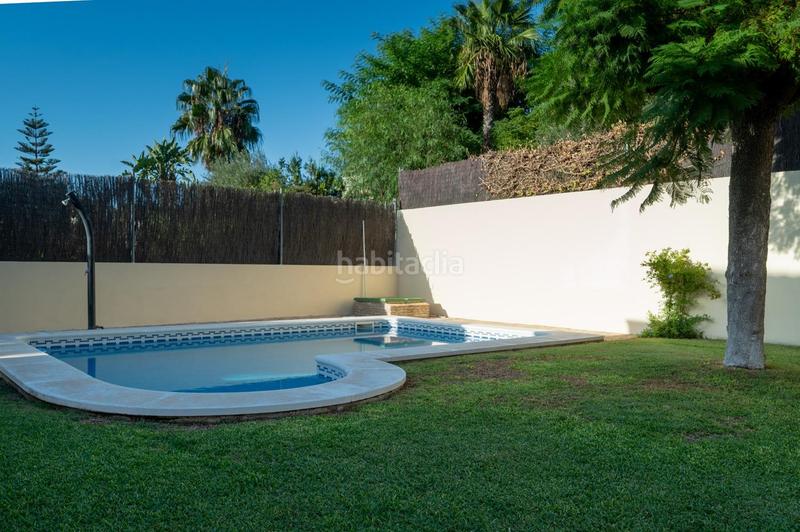 Foto df7ee9c6-5144-4d1e-a62e-ac9b37143439. Chalet with heating parking pool in cerros de Montequinto Montequinto