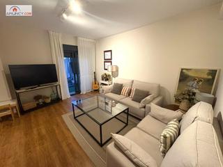 Lloguer Casa adossada a Entrenúcleos. Bonito chalet adosado en urbanización privada en la zona de entr