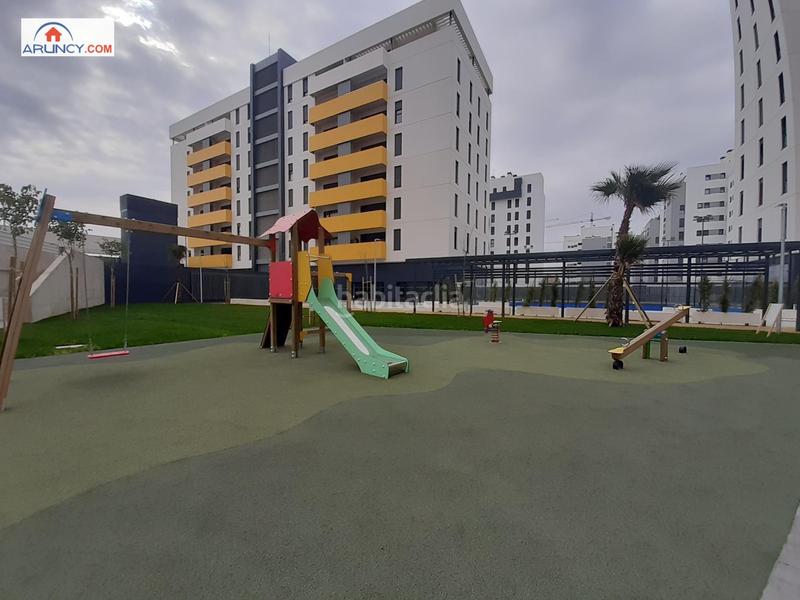 Foto 32fcc36f-c73e-4555-956e-bdddf46395f6. Lloguer pis amb calefacció aparcament piscina a Entrenúcleos Dos Hermanas