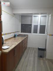 Pis a La Plata. Barriada de la música. amplia vivienda con muchas posibilidades.