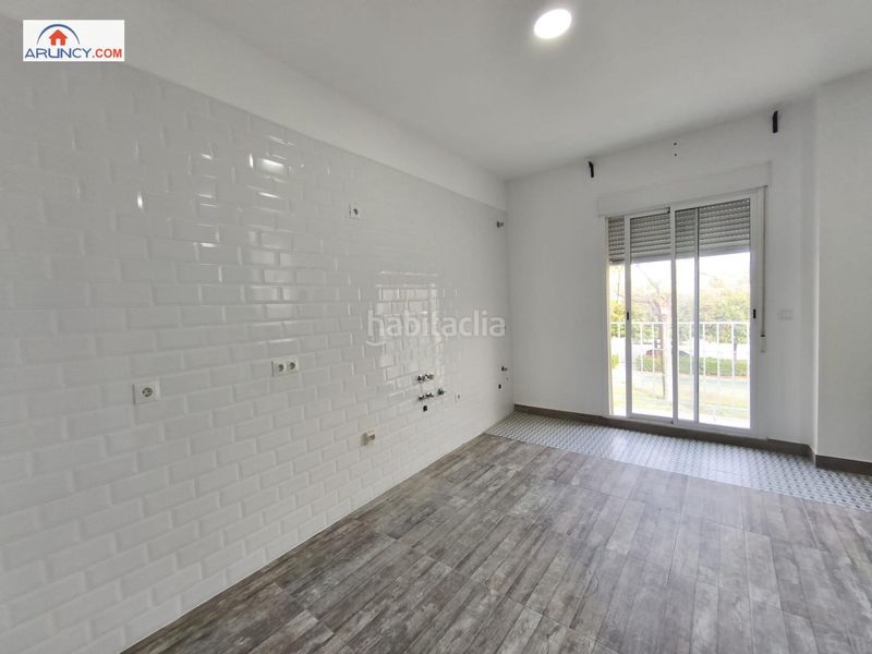 Foto 38e4ee91-8007-42df-9dd1-b3002b3bfcd8. Casa amb aparcament a Ciudad Jardín Sevilla