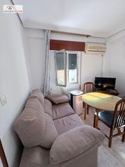 Rent Flat in El Plantinar - Avda. La Paz - El Juncal. Se alquila piso para estudiantes en zona el juncal