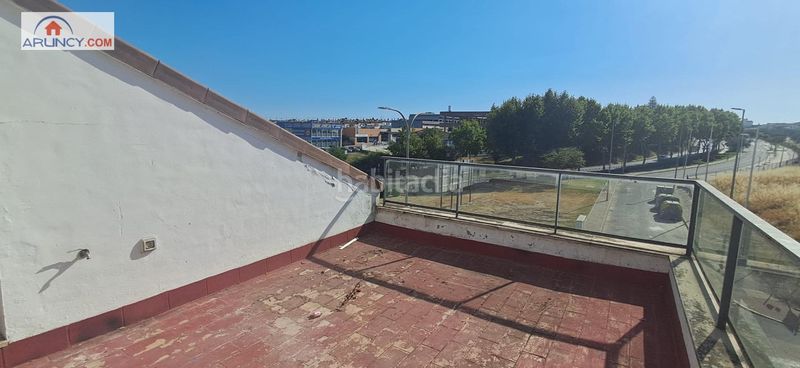 Foto 12b129c3-641b-4c89-93f7-cddab7e0fe70. Doppelhaus mit heizung pool in Colegio Europa Espartinas