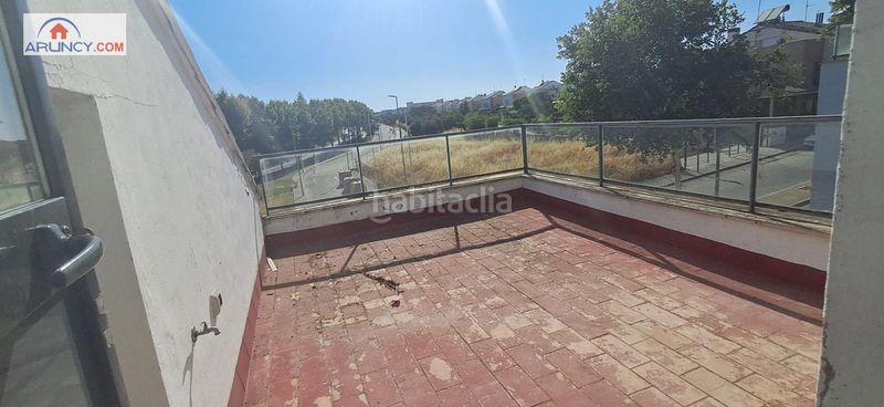 Foto 1445e39f-2cd9-4f49-b4d8-914314d0d9a8. Doppelhaus mit heizung pool in Colegio Europa Espartinas
